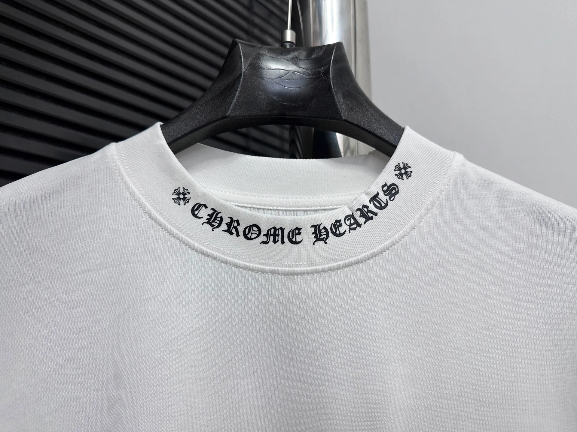 🅿️230 [Come Hearts] Crow Heart Graffiti Letters Limited Sanskrit Printed Long Sleeves, High Weight Threads on Collar and Cuffs, Custom Weaved and Dyed 280g Double Yarn Pure Cotton Fabric, Washed Anti-Counterfeiting Tags and other auxiliary labels are all correct versions, super conspicuous, super pretty, super stylish, same style for men and women! The overall upper body highlights fashion and individuality, and when worn together by a couple, it is a recommended T-shirt by the Street Ace!! Same style for men and women Size: XS-L